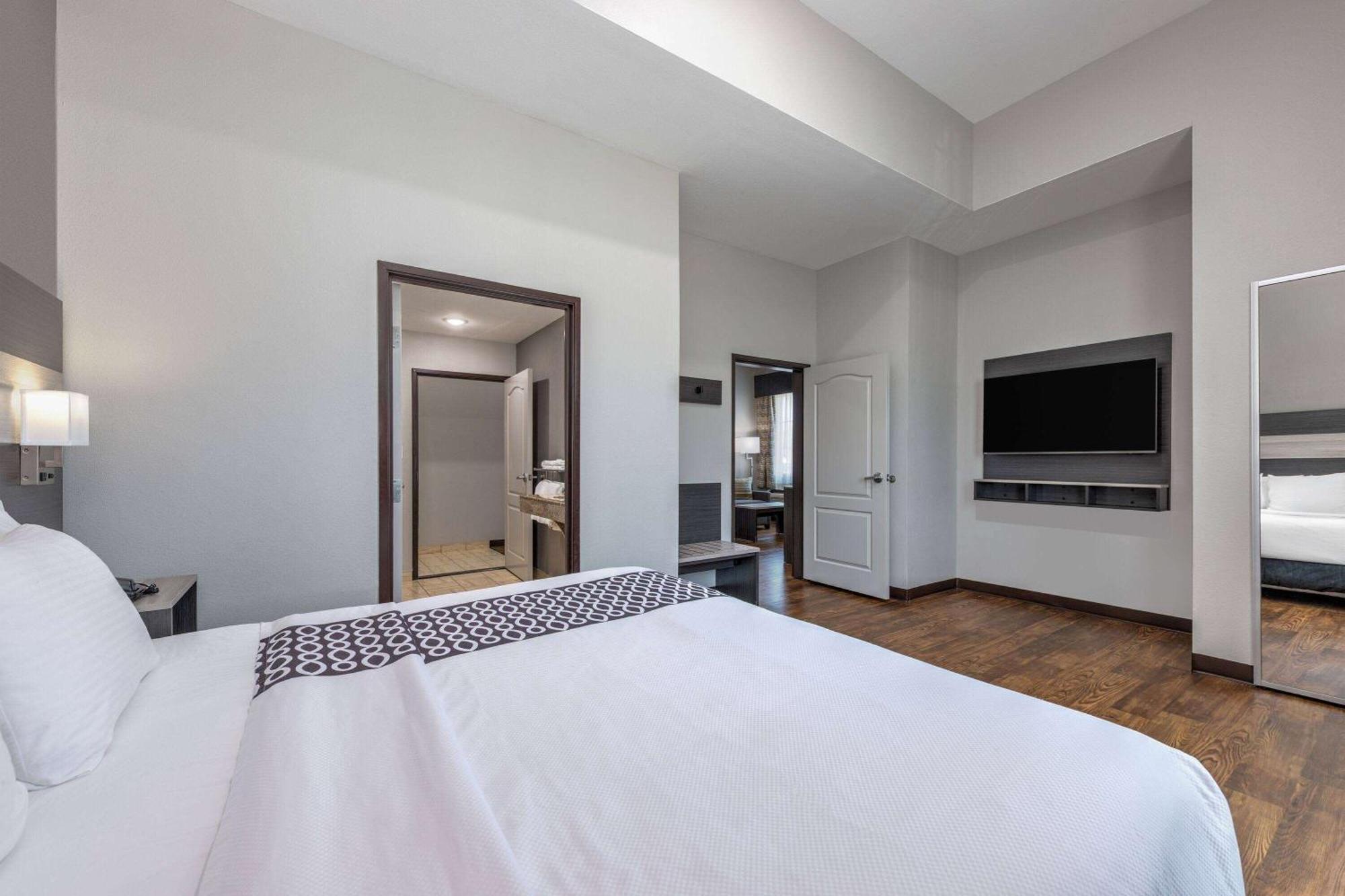 La Quinta By Wyndham Allen At The Village Exterior foto